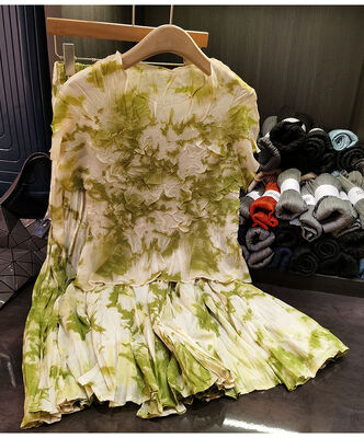 Women's High-End Niche Tie-Dye Printed Pleated Casual Set Short Length Tops and Above Knee Shorts for Summer