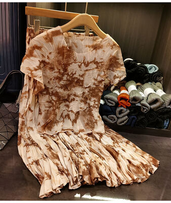 Women's High-End Niche Tie-Dye Printed Pleated Casual Set Short Length Tops and Above Knee Shorts for Summer