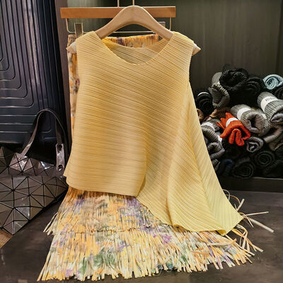 Summer New Short Length Above Knee Irregular Pleated Round Neck Sleeveless Vest with Fashionable Printed Tassel Skirt Set