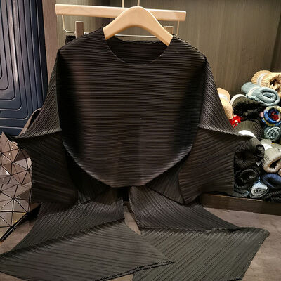 Elegant Loose Casual Fashion Plus Size Two-Piece Set for Women Solid Color Round Neck Top & Shorts