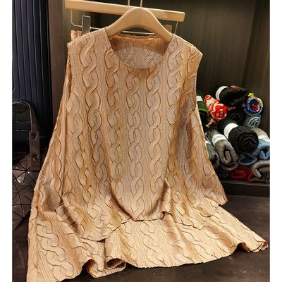 Women's Two-Piece Set High-End Design Casual Style Summer New Fashion Solid Color Pleated Suit Short Sleeveless Top Skirt