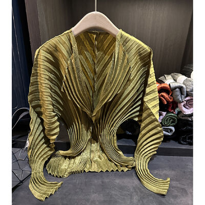 Autumn new simple solid color long sleeved women's striped pleated collar buttonless cardigan temperament commuting Cota