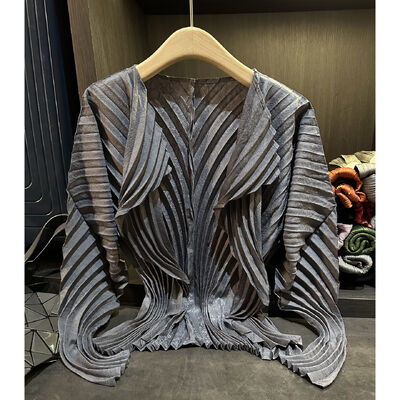 Autumn new simple solid color long sleeved women's striped pleated collar buttonless cardigan temperament commuting Cota