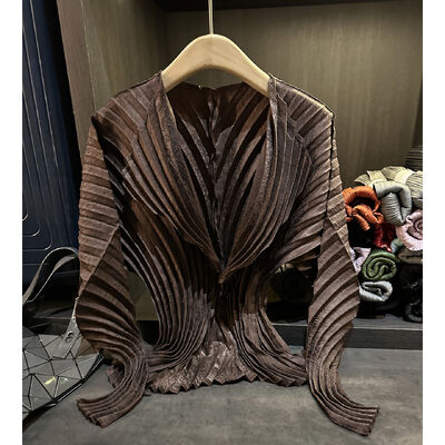 Autumn new simple solid color long sleeved women's striped pleated collar buttonless cardigan temperament commuting Cota