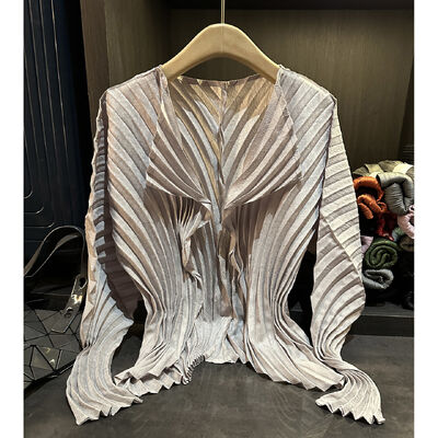 Autumn new simple solid color long sleeved women's striped pleated collar buttonless cardigan temperament commuting Cota