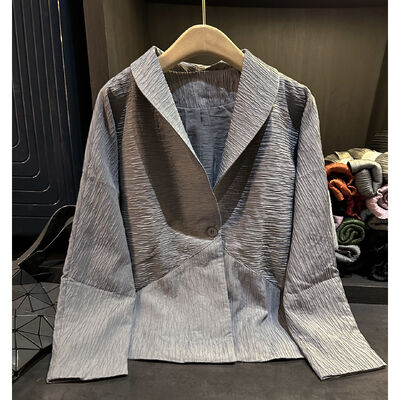 Elegant temperament, high-end design sense, spliced solid color lapel jacket, autumn and winter pleated Cota