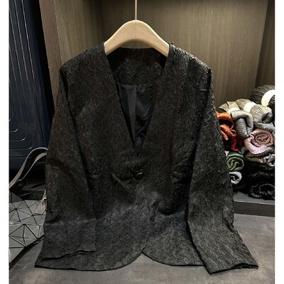 Small suit  Coat for women in autumn, with a high-end feel and pleated loose top, exuding a stylish commuting vibe