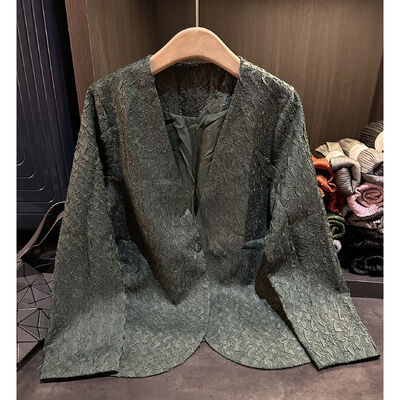 Small suit  Coat for women in autumn, with a high-end feel and pleated loose top, exuding a stylish commuting vibe