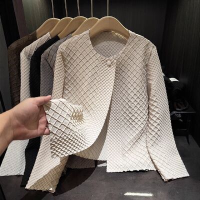ZATRHMBM 2025 Women's New Fashion Cropped Top Single-Breasted Retro Neck Long Sleeve Jacket for Autumn Casual Button Decoration