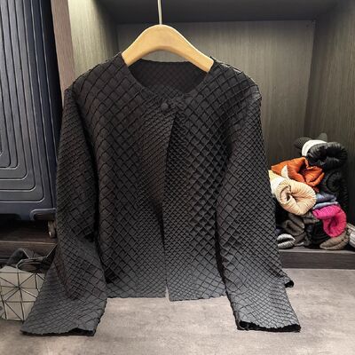 ZATRHMBM 2025 Women's New Fashion Cropped Top Single-Breasted Retro Neck Long Sleeve Jacket for Autumn Casual Button Decoration