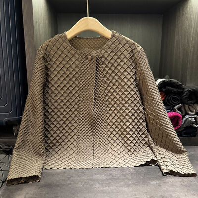 ZATRHMBM 2025 Women's New Fashion Cropped Top Single-Breasted Retro Neck Long Sleeve Jacket for Autumn Casual Button Decoration