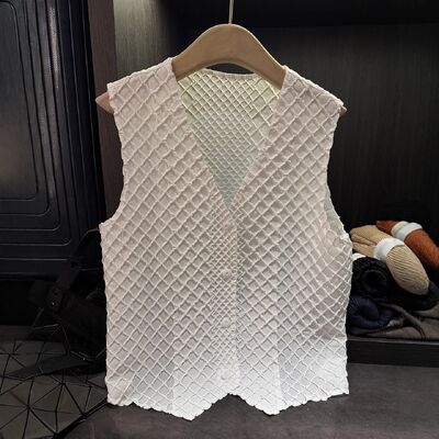 2025 Summer New Women's French Style Single-Breasted V-Neck Woolen Knitted Vest Slim Fit Outerwear Top with Button Decoration