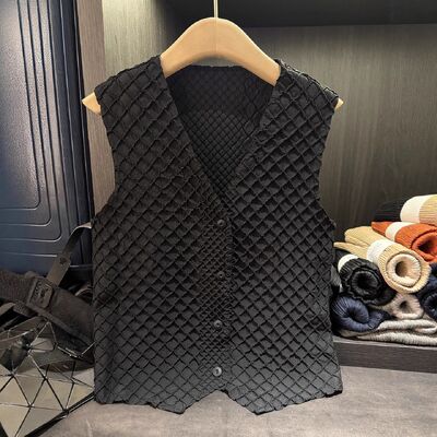 2025 Summer New Women's French Style Single-Breasted V-Neck Woolen Knitted Vest Slim Fit Outerwear Top with Button Decoration