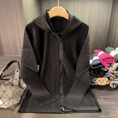 Autumn Style High-End Women's Cardigan Jacket Zipper Closure Hood Versatile Casual Pleated Slimming Top Solid Polyester Worsted