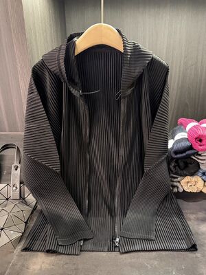 Autumn Style High-End Women's Cardigan Jacket Zipper Closure Hood Versatile Casual Pleated Slimming Top Solid Polyester Worsted