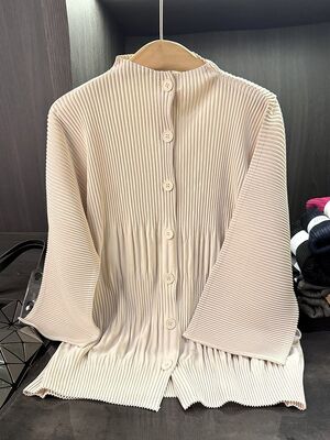 Women's Elegant Cardigan Jacket Coarse-Grained Pleated Long Sleeves Single-Breasted Solid Color Versatile Casual Style Autumn