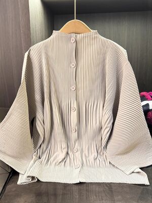 Women's Elegant Cardigan Jacket Coarse-Grained Pleated Long Sleeves Single-Breasted Solid Color Versatile Casual Style Autumn