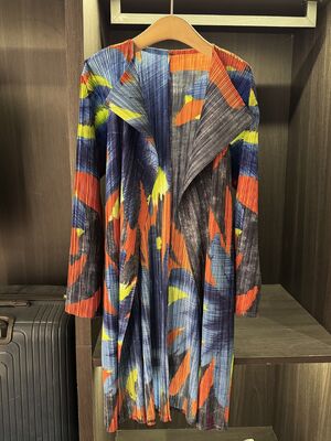 Autumn New Style High-End Windbreaker Elegant Casual Mid-Length Coat Contrasting Color Printed Pleated Suit Collar Long