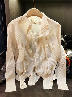 Japanese Style Niche Design Casual Commuter Cardigan Handmade Bud Solid Color Short Jacket Vintage Inspired for Autumn