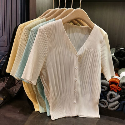 Women's Elegant V-Neck Pleated Cardigan Age-Reducing Top Single-Breasted Short Sleeves for Spring Summer Thin Blouses Shirts