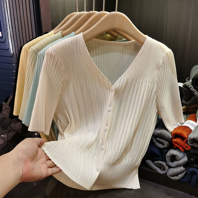 Women's Elegant V-Neck Pleated Cardigan Age-Reducing Top Single-Breasted Short Sleeves for Spring Summer Thin Blouses Shirts
