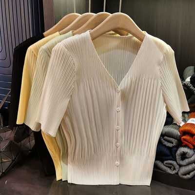 Women's Elegant V-Neck Pleated Cardigan Age-Reducing Top Single-Breasted Short Sleeves for Spring Summer Thin Blouses Shirts