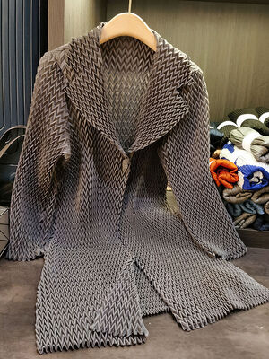 Lapel Wavy Pleated New Fashionable Mid-length Women's Coat