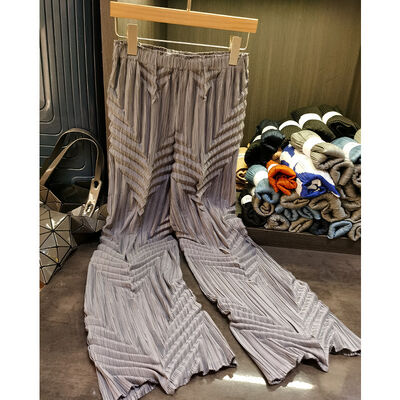 Advanced Sense New Autumn Female Two-Piece Set Hot Selling Long Sleeve Pleated Top and Loose Fit Lapel Pants One Color