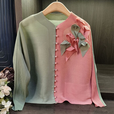 Spring 2025 Women's Three-dimensional Flower Loose Pleated Single Breasted Long Sleeved Cardigan Women's Top