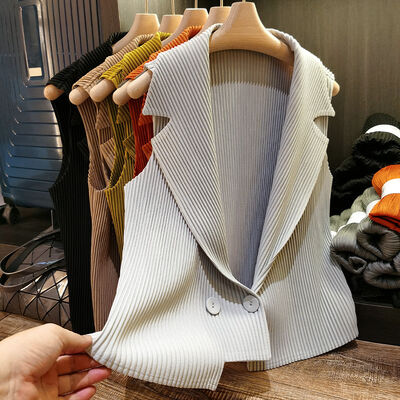 2025 Women's Double Breasted Solid Color Pleated Vest Coat with Knitted Fabric Spring Collection Elegant Double Collar Suit