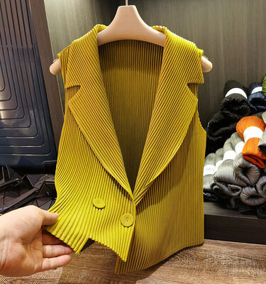 2025 Women's Double Breasted Solid Color Pleated Vest Coat with Knitted Fabric Spring Collection Elegant Double Collar Suit