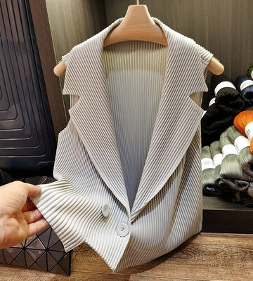2025 Women's Double Breasted Solid Color Pleated Vest Coat with Knitted Fabric Spring Collection Elegant Double Collar Suit