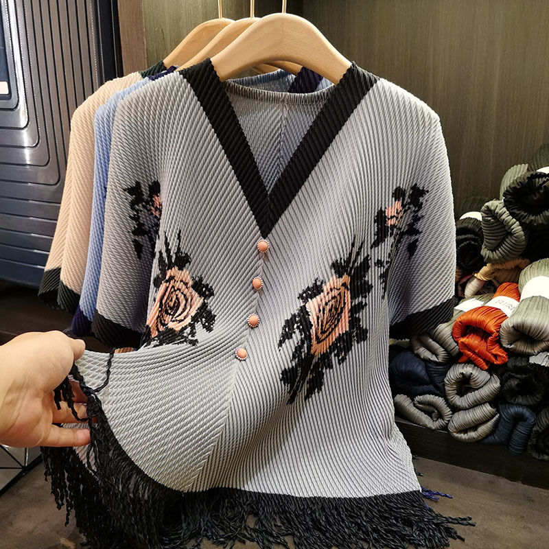 Women's Elegant Retro Dragon Scale Pleated Print V-Neck T-Shirt Loose Fit Summer Casual Solid Contrast Top Tassel Hem Knitted