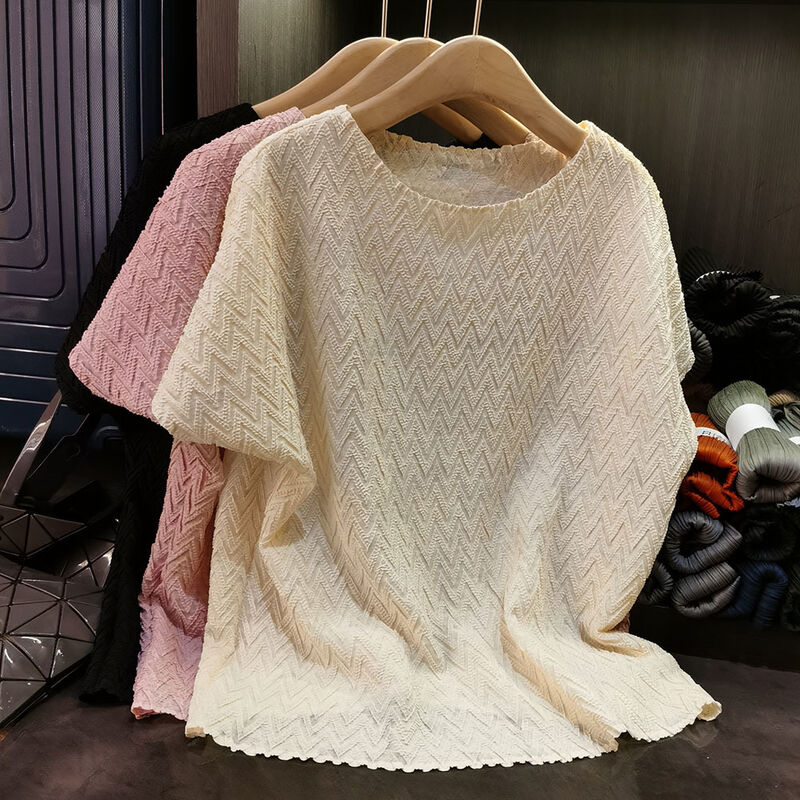 High end pleated round neck anti-aging top with a stylish three bedroom loose fit plus casual bat sleeve t-shirt