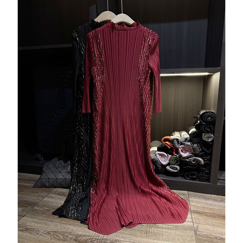 High end women's dress with elegant temperament, pleated gold foil plus plus size women's dress