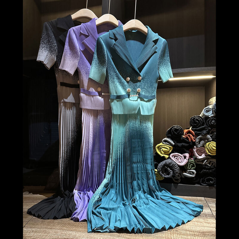 Elegant Summer New High-End Gradient Color Short-Sleeved Midi Dress for Women  Two-Piece Pleated Suit Collar Natural Chiffon