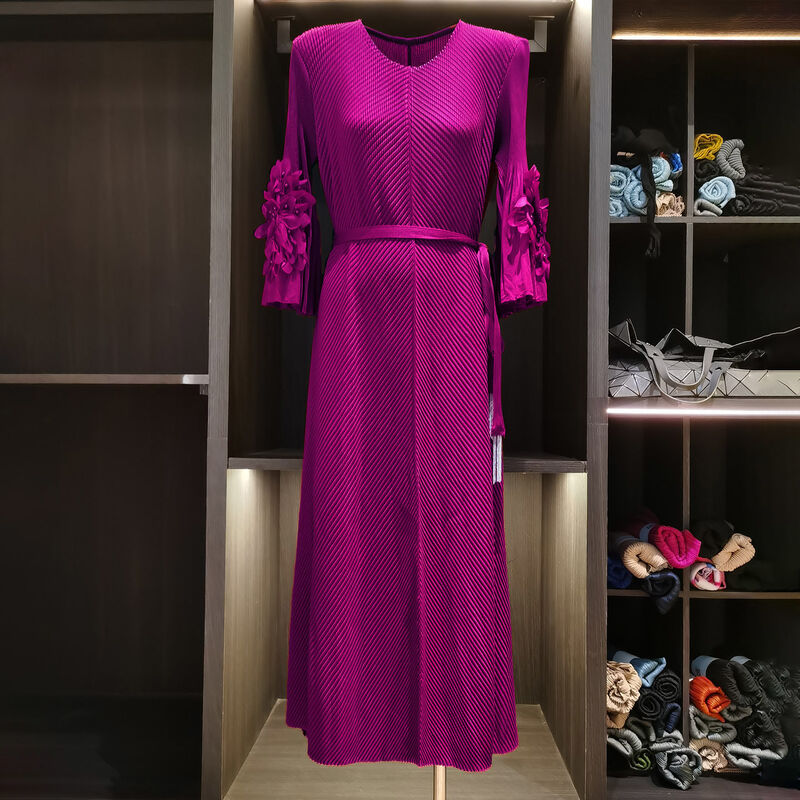 Autumn new high-end style elegant dragon scale pleated solid color long sleeved round neck dress
