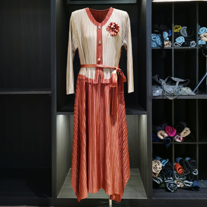 High end contrasting printed pleated dress for autumn, loose plus size long sleeved pleated dress