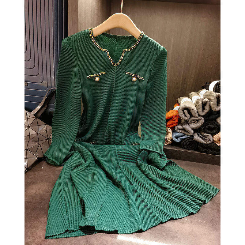 Autumn Loose Plus Size Casual Dress with Elegant Dragon Scale Pleated V-Neck Long Sleeve Solid Color Breathable Woven Waistline