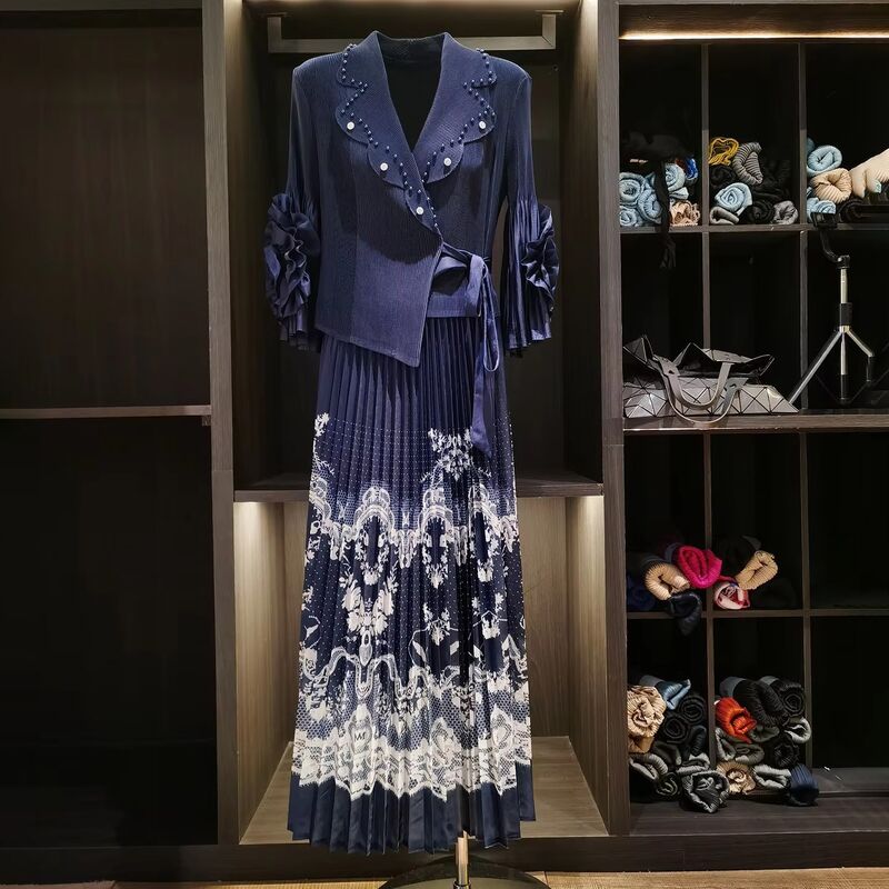 Advanced and elegant pleated dress, autumn new long sleeved pleated pleated skirt