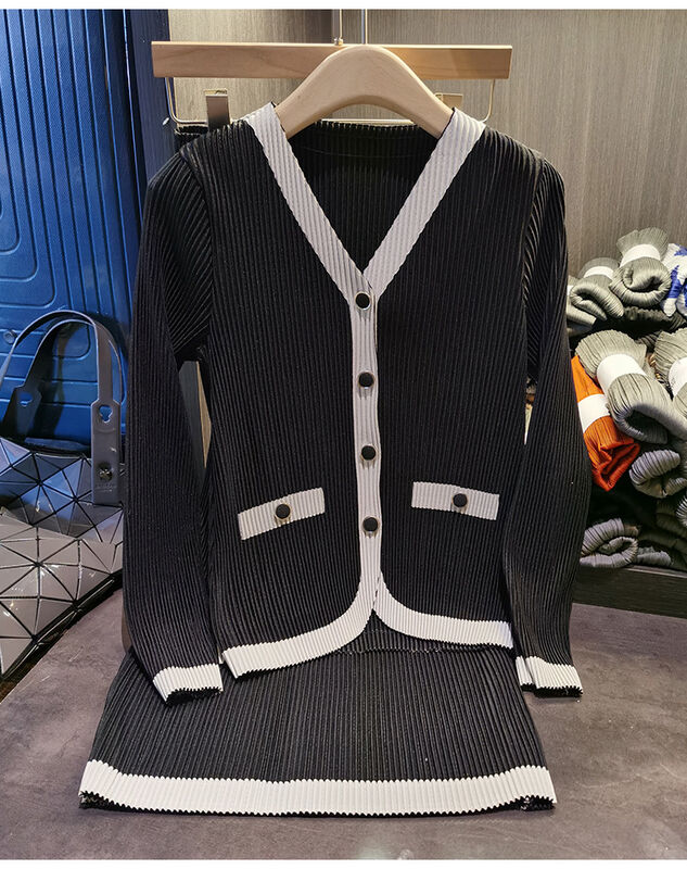 Foreign Trade Anti-aging Outfits Women's Fashion Spring and Summer New Casual Elegant Cardigan Top Women's High-end Pleated Skirt