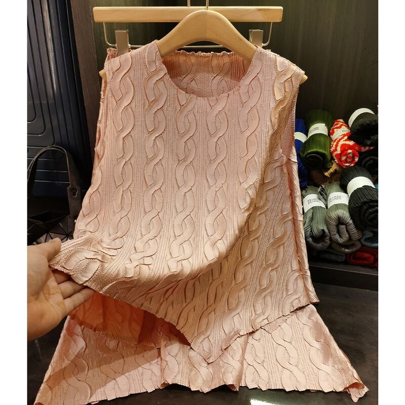 Women's Two-Piece Set High-End Design Casual Style Summer New Fashion Solid Color Pleated Suit Short Sleeveless Top Skirt