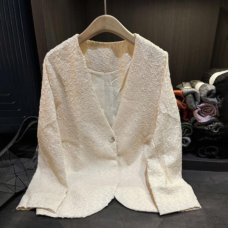 Small suit  Coat for women in autumn, with a high-end feel and pleated loose top, exuding a stylish commuting vibe