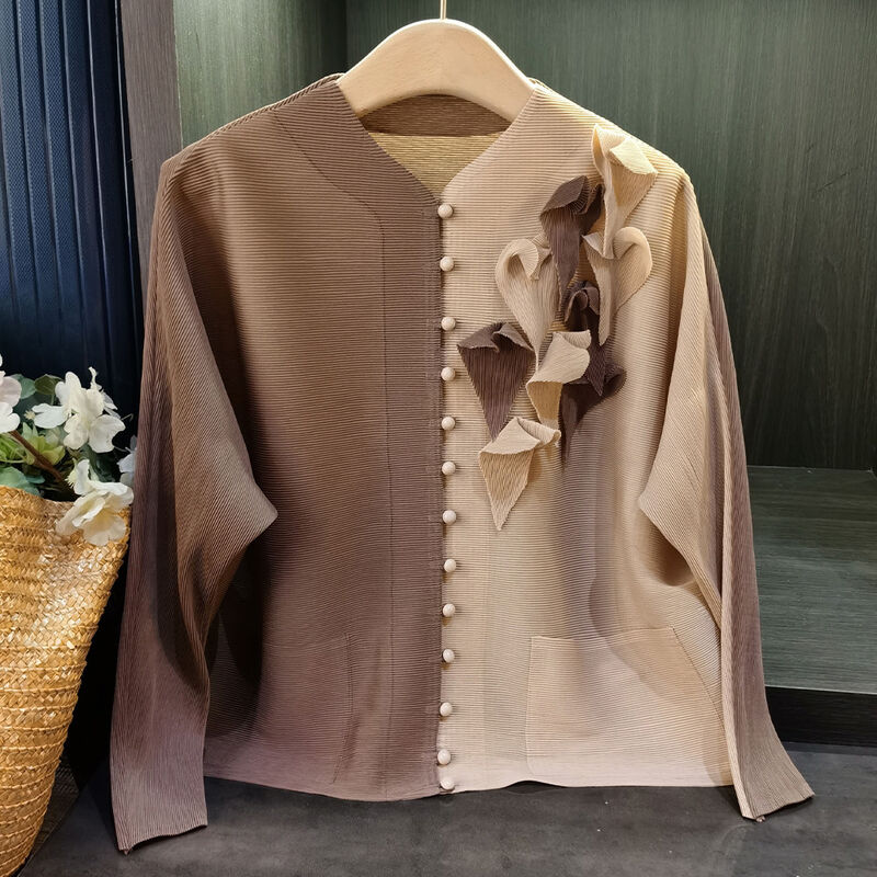 Spring 2025 Women's Three-dimensional Flower Loose Pleated Single Breasted Long Sleeved Cardigan Women's Top